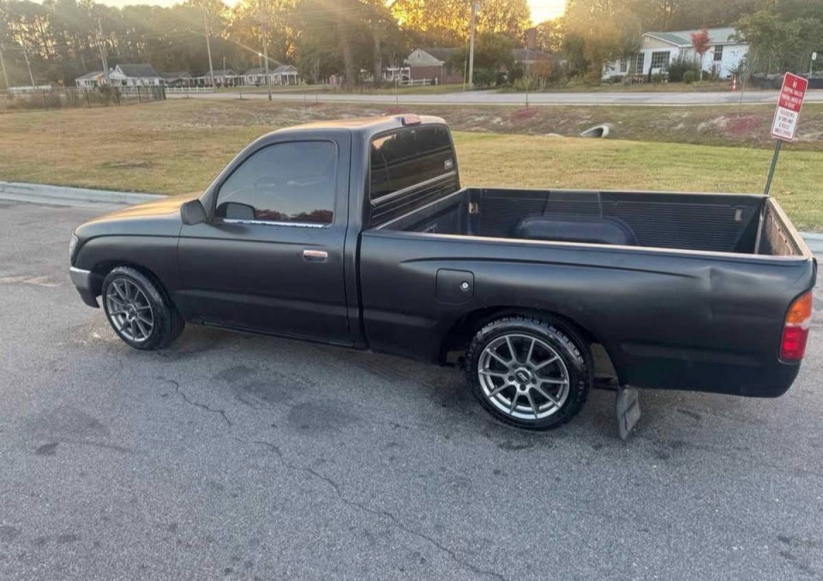 Toyota-tacoma-1996-black