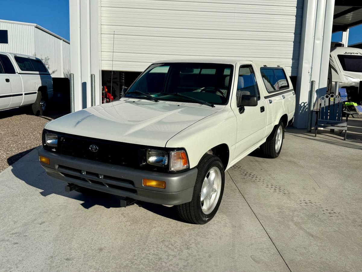 Toyota-tacoma-2wd-1992-white-1