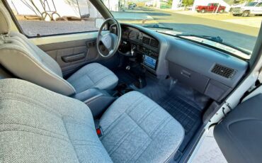 Toyota-tacoma-2wd-1992-white-12