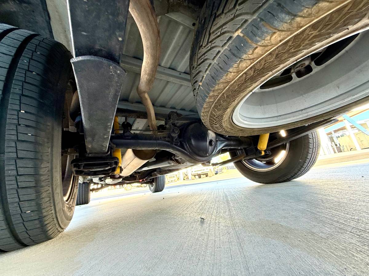 Toyota-tacoma-2wd-1992-white-15