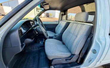 Toyota-tacoma-2wd-1992-white-17