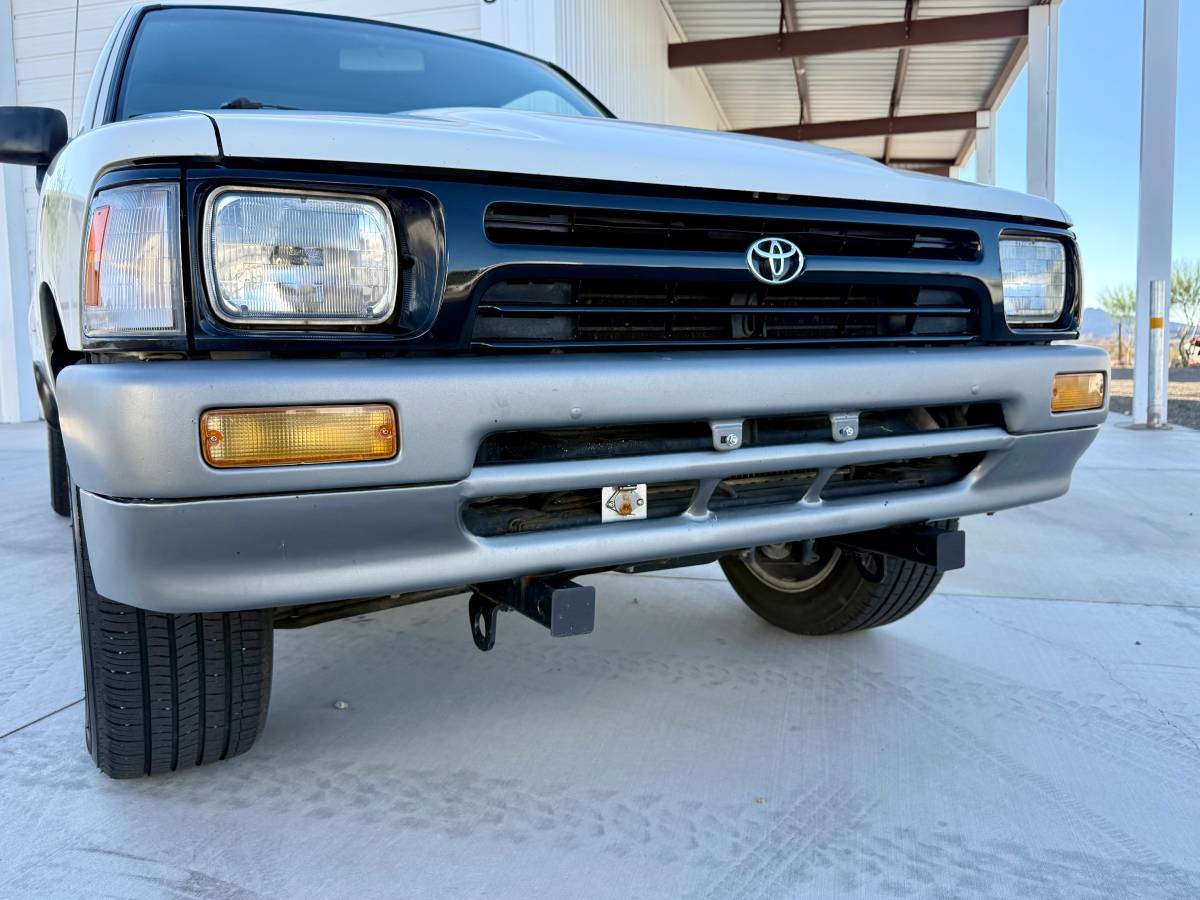 Toyota-tacoma-2wd-1992-white-3