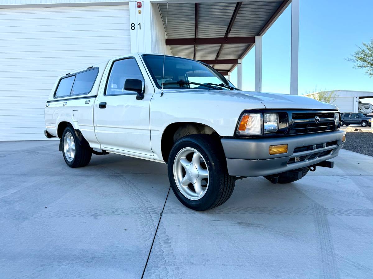 Toyota-tacoma-2wd-1992-white-4