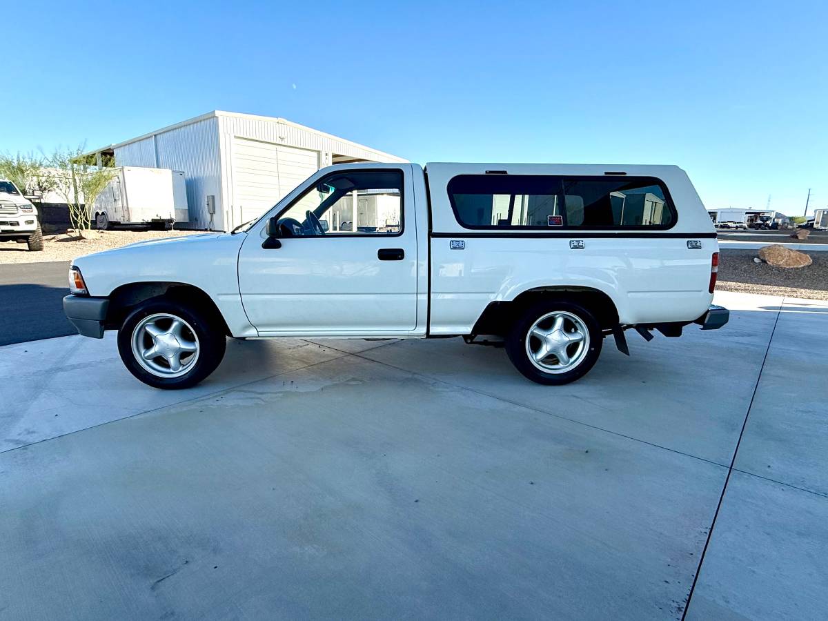 Toyota-tacoma-2wd-1992-white-6