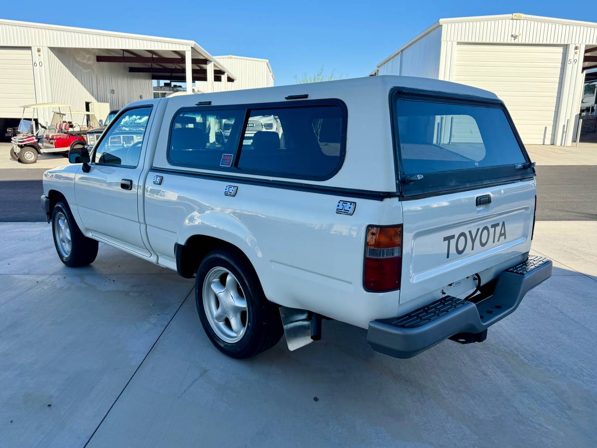 Toyota-tacoma-2wd-1992-white-7