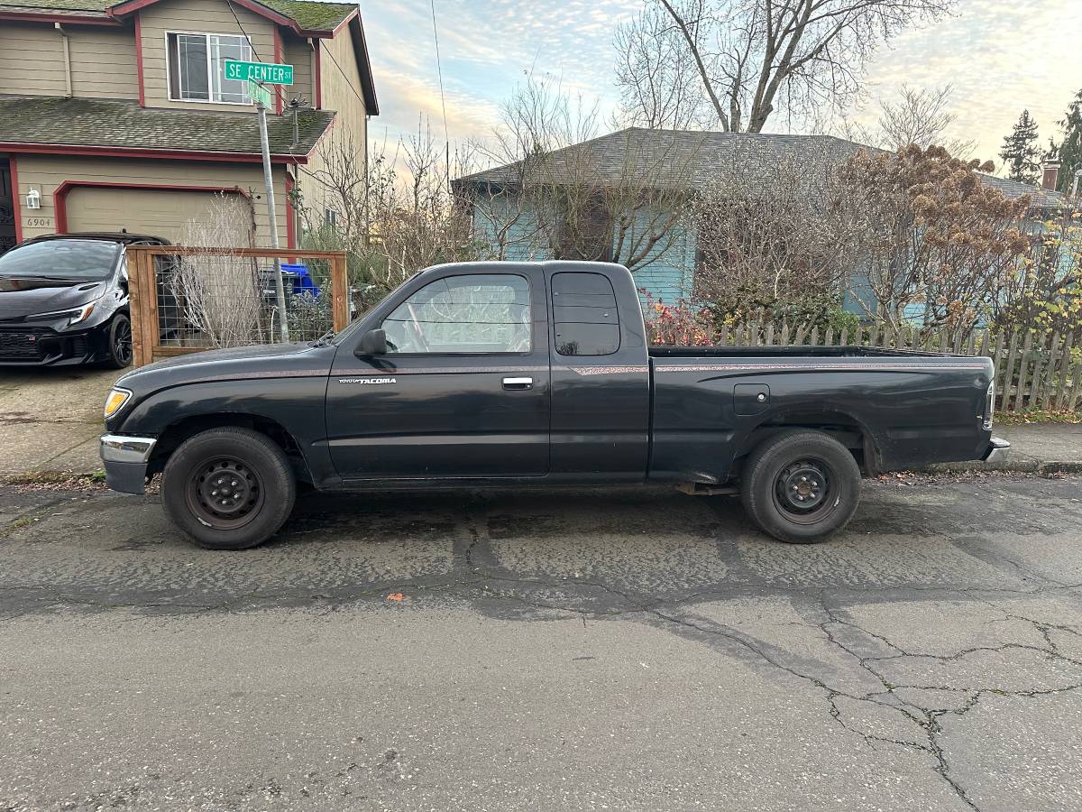 Toyota-tacoma-2wd-1995-black-3
