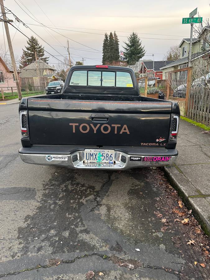 Toyota-tacoma-2wd-1995-black-4