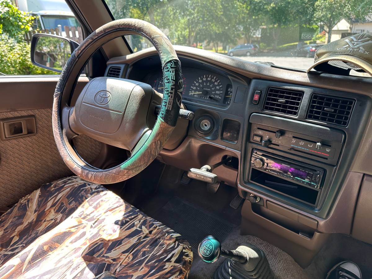 Toyota-tacoma-2wd-1995-black-9