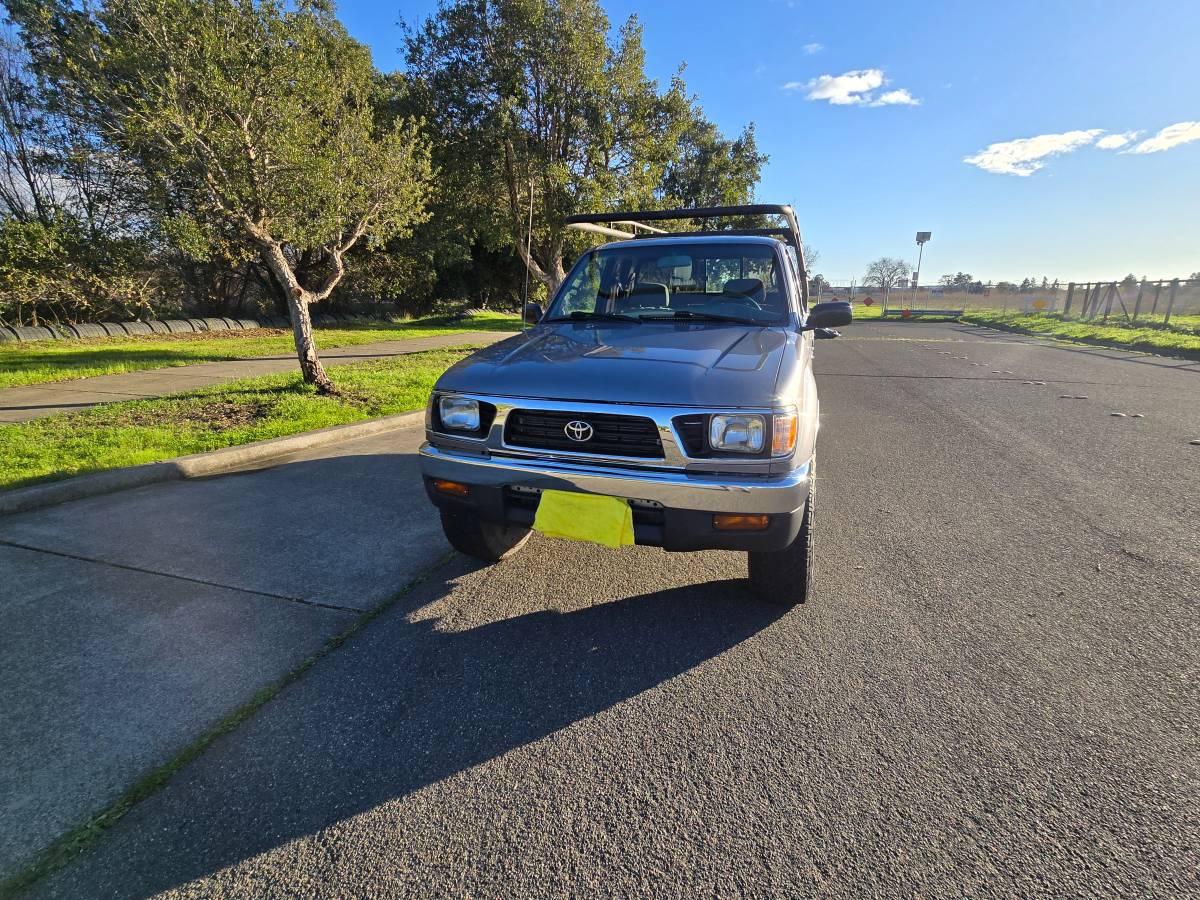 Toyota-tacoma-4wd-1996-grey-13