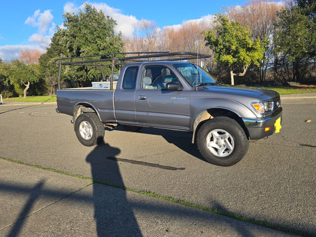 Toyota-tacoma-4wd-1996-grey-2