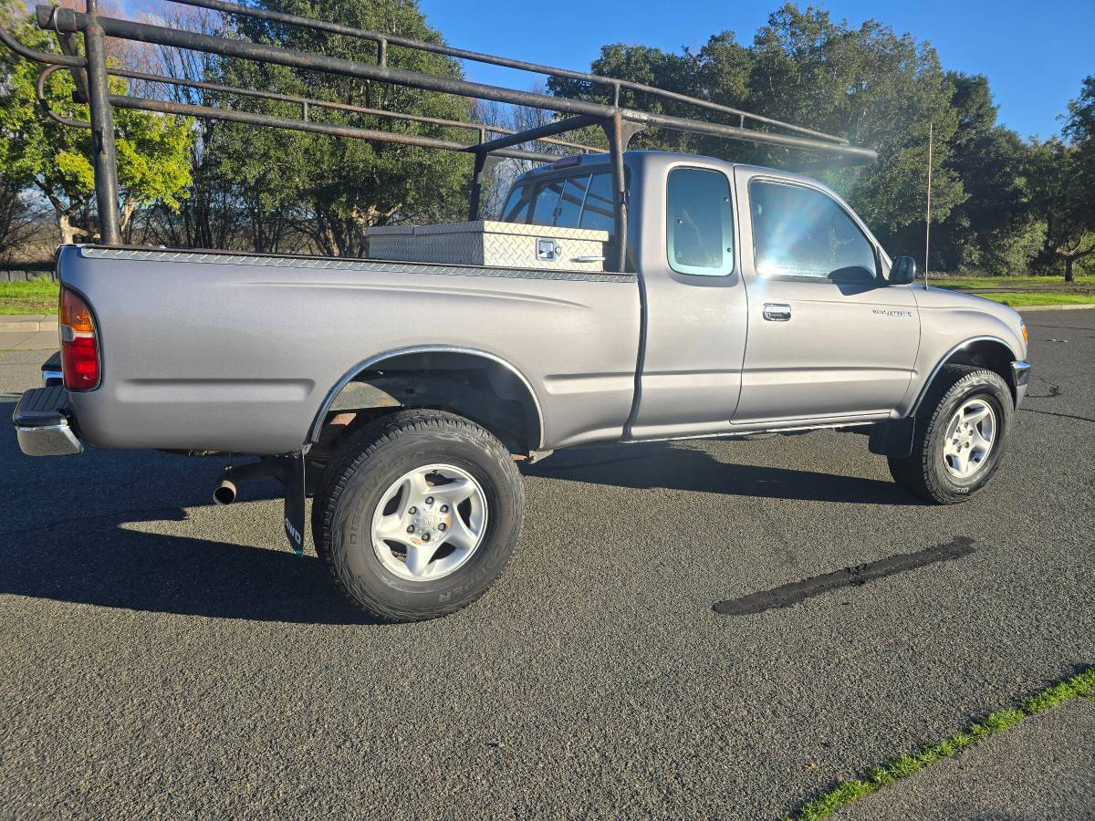 Toyota-tacoma-4wd-1996-grey-3