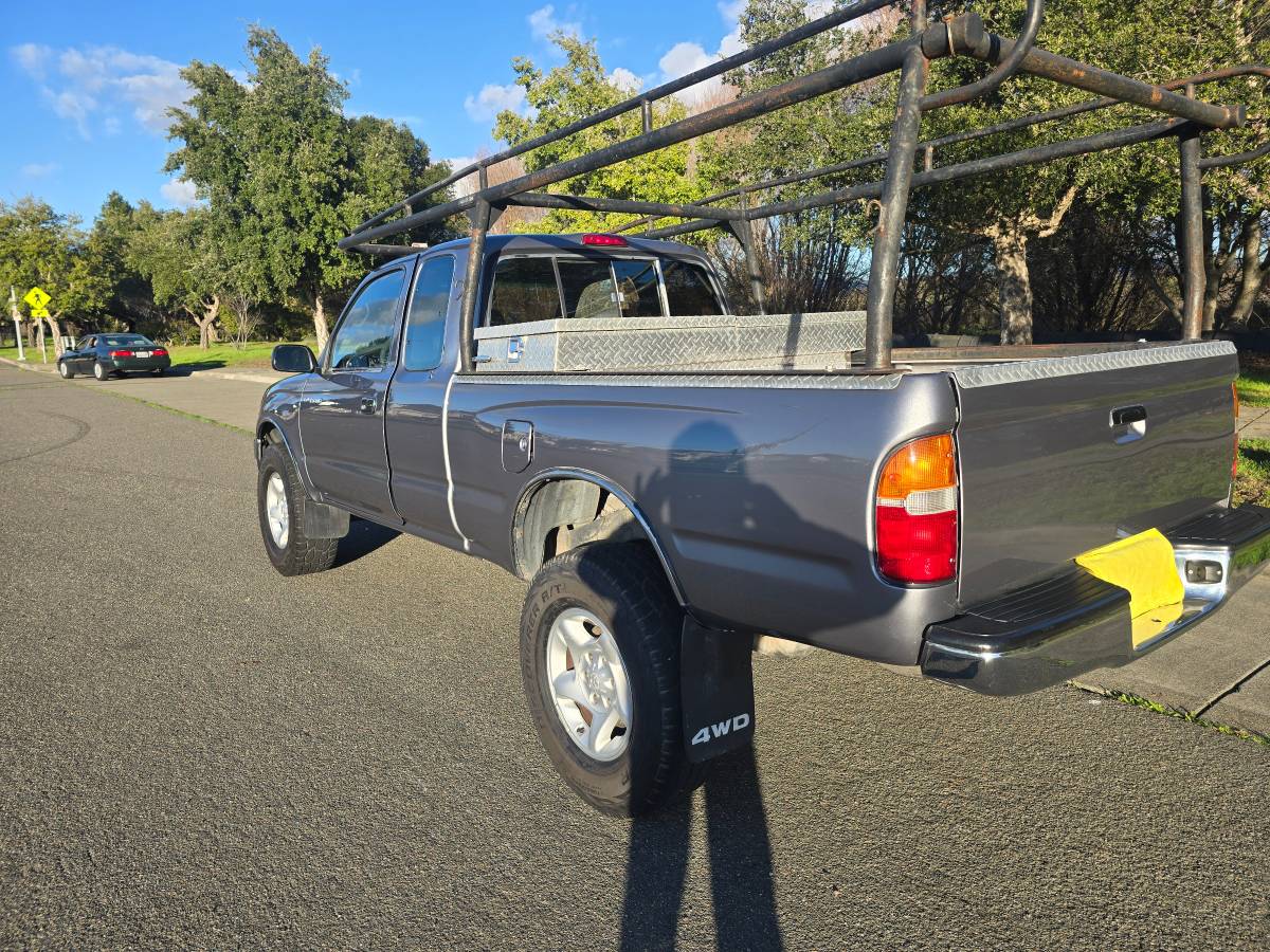 Toyota-tacoma-4wd-1996-grey-5