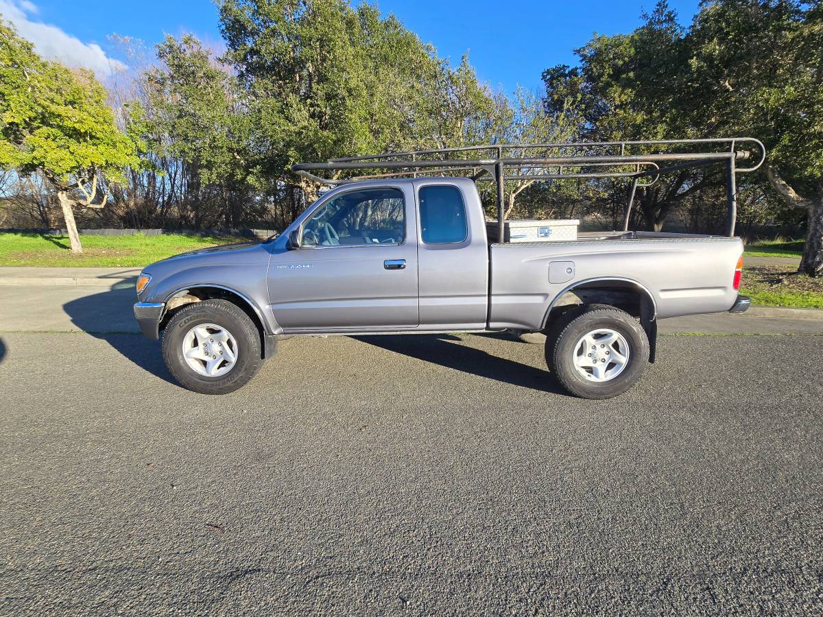 Toyota-tacoma-4wd-1996-grey-9