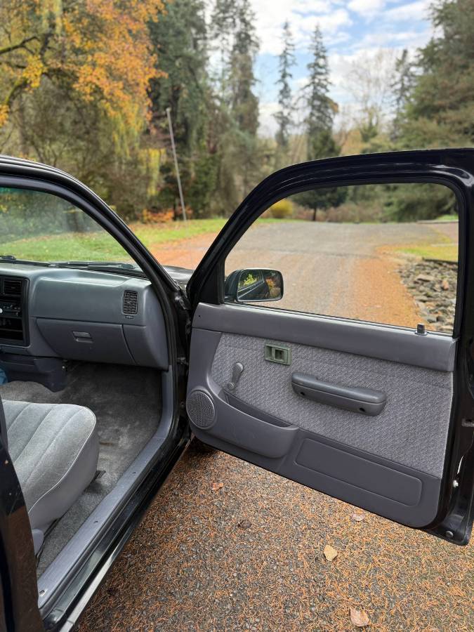 Toyota-tacoma-deluxe-1996-14