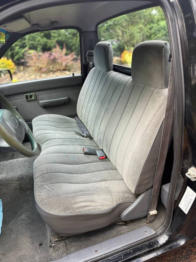 Toyota-tacoma-deluxe-1996-3