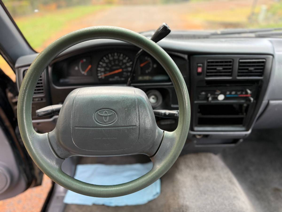 Toyota-tacoma-deluxe-1996-5