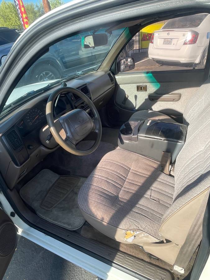 Toyota-tacoma-deluxe-1996-white-14