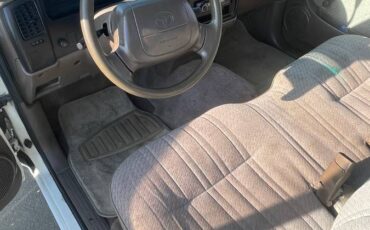 Toyota-tacoma-deluxe-1996-white-15