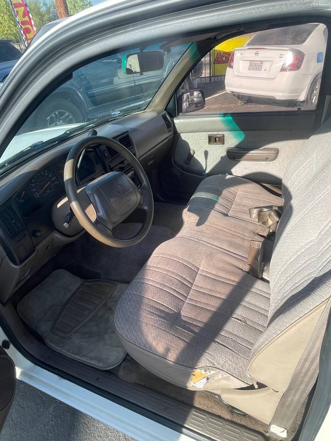 Toyota-tacoma-deluxe-1996-white-16