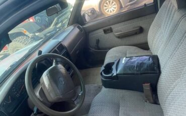 Toyota-tacoma-deluxe-1996-white-17