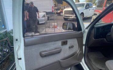 Toyota-tacoma-deluxe-1996-white-18