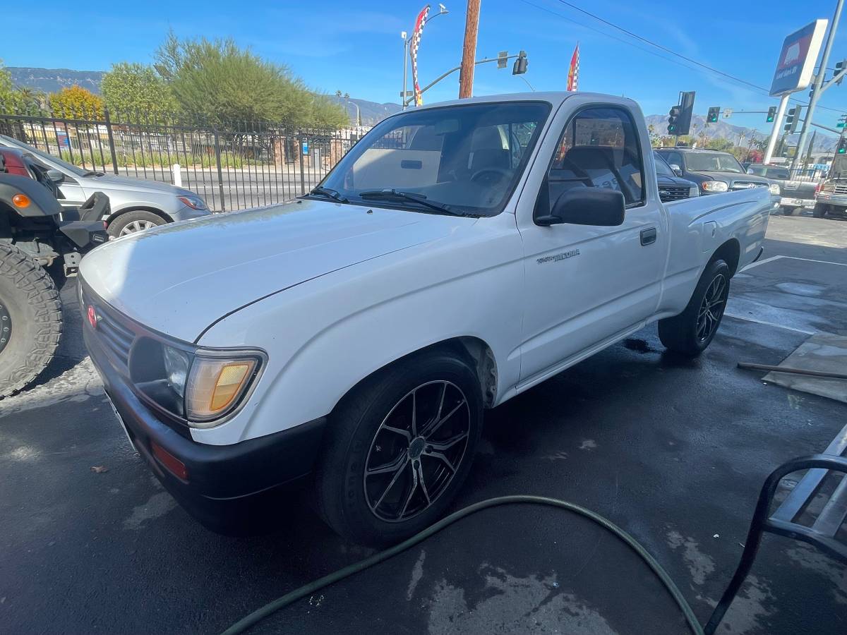 Toyota-tacoma-deluxe-1996-white-19