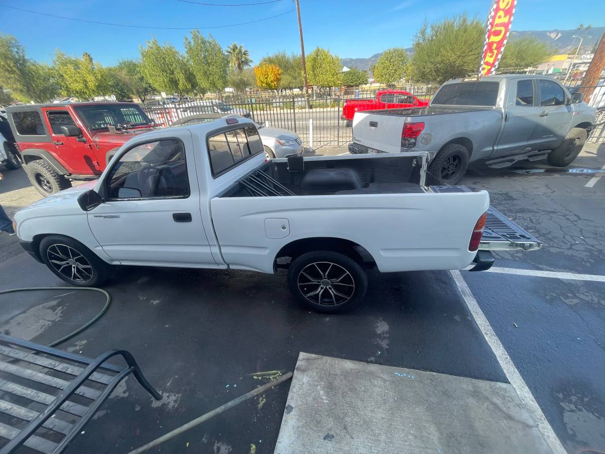 Toyota-tacoma-deluxe-1996-white-20