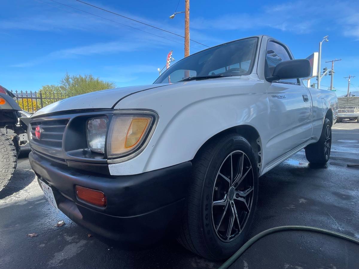 Toyota-tacoma-deluxe-1996-white-21