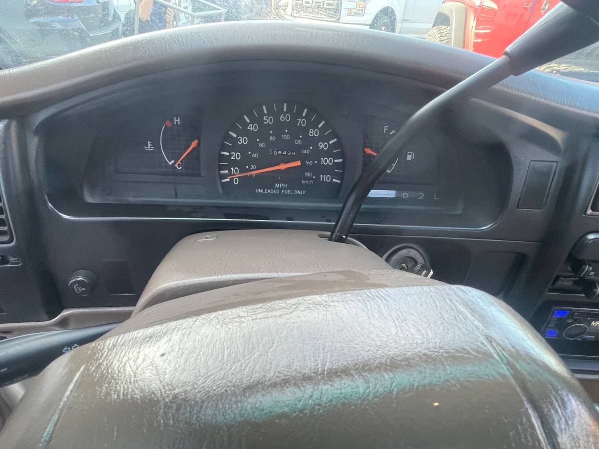 Toyota-tacoma-deluxe-1996-white-23