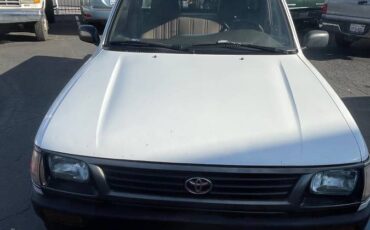 Toyota-tacoma-deluxe-1996-white