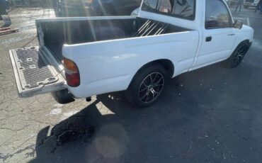 Toyota-tacoma-deluxe-1996-white-4