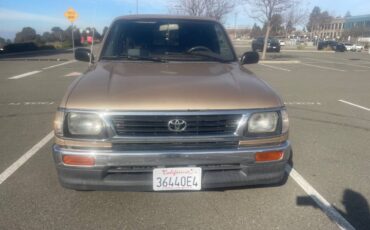 Toyota-tacoma-xtracab-1995-brown-1