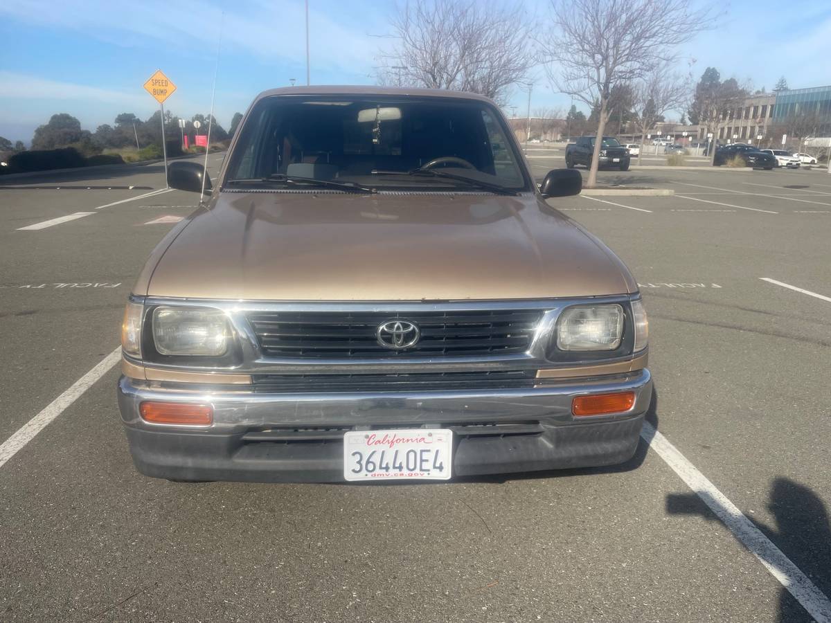 Toyota-tacoma-xtracab-1995-brown-1
