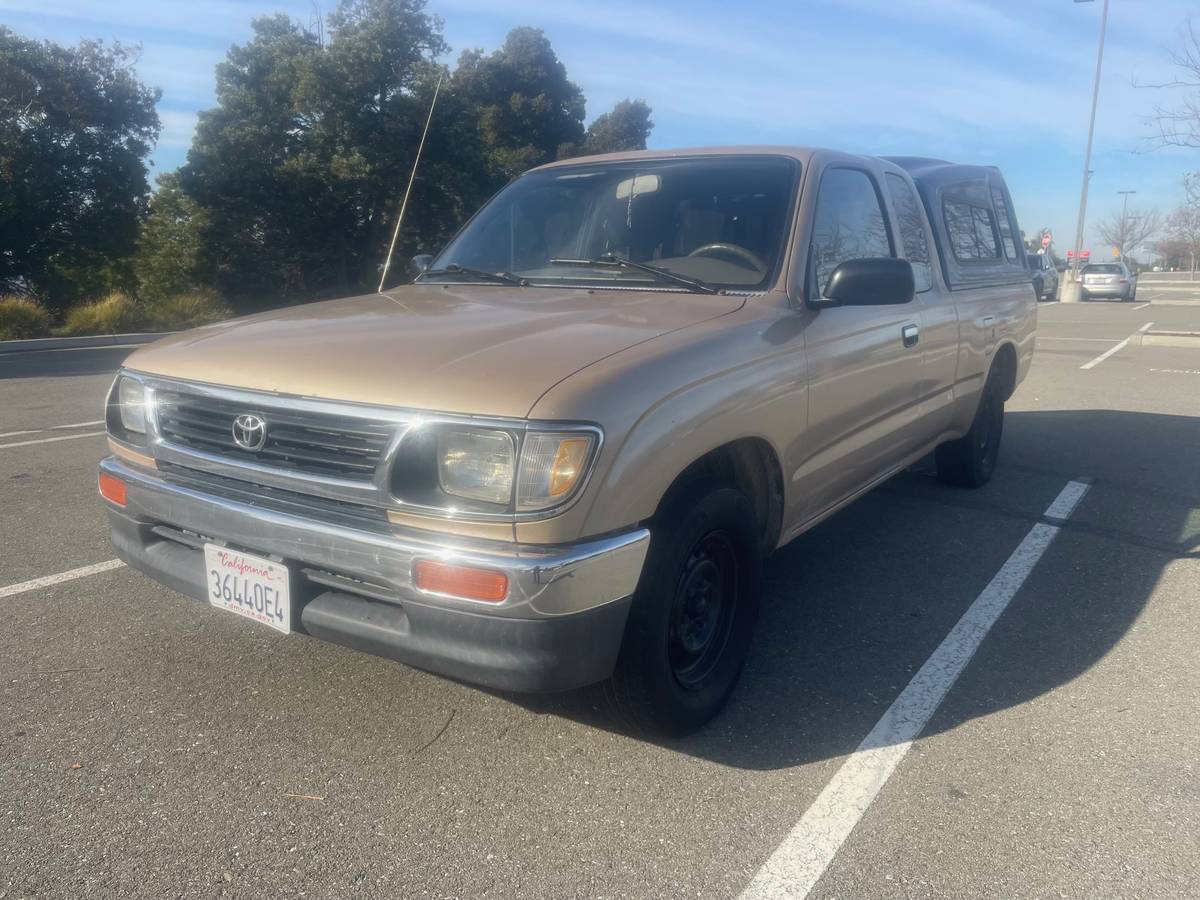 Toyota-tacoma-xtracab-1995-brown