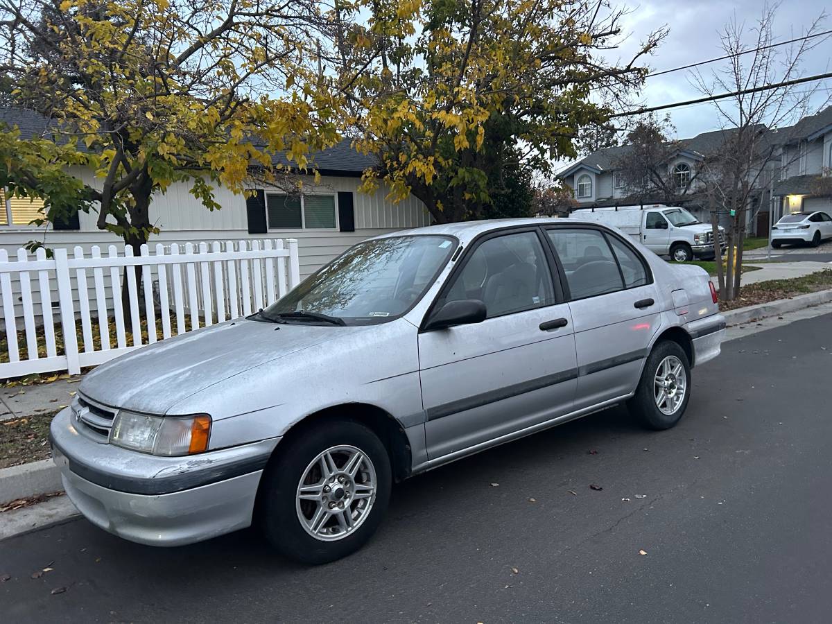 Toyota-tercel-1994-silver-1