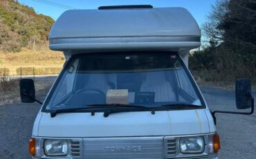 Toyota-townace-diesel-1991-white-1