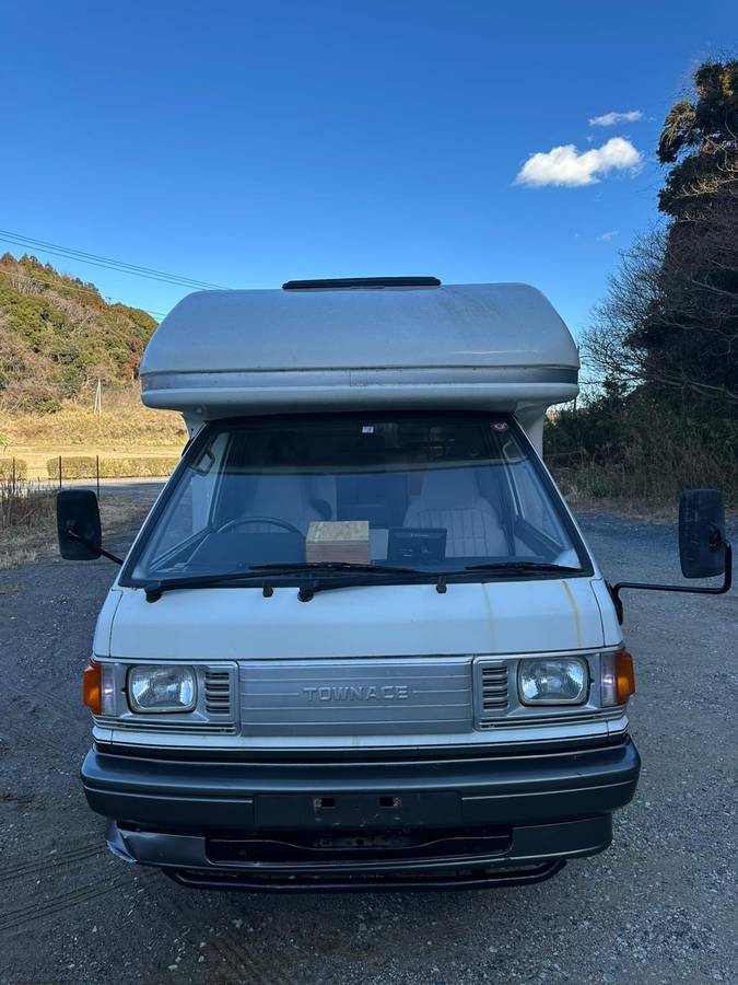 Toyota-townace-diesel-1991-white-1