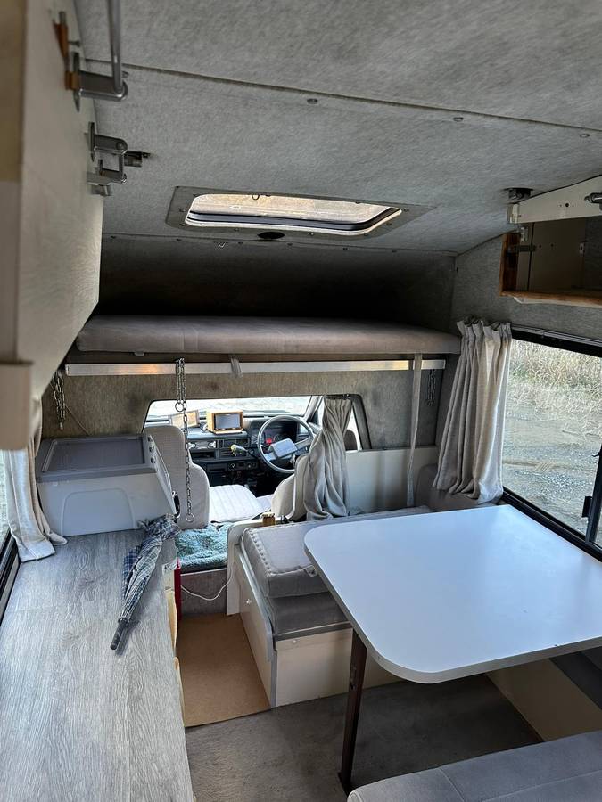 Toyota-townace-diesel-1991-white-18