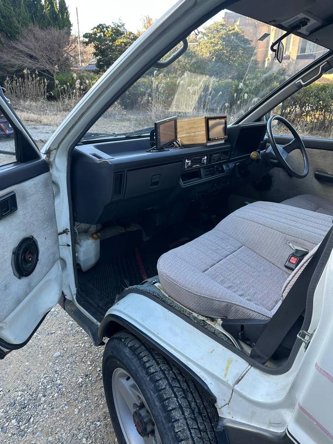 Toyota-townace-diesel-1991-white-21