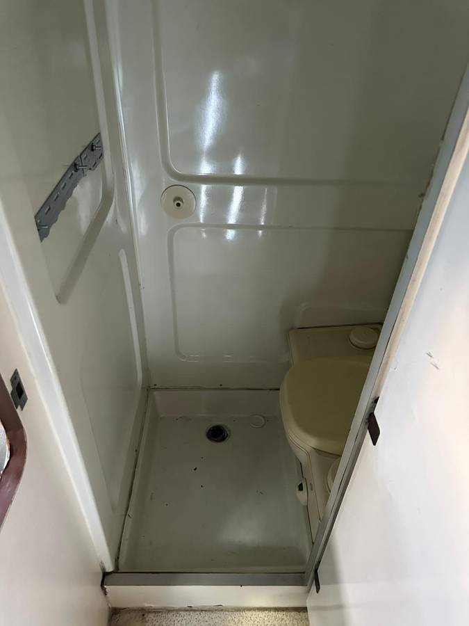 Toyota-townace-diesel-1991-white-4