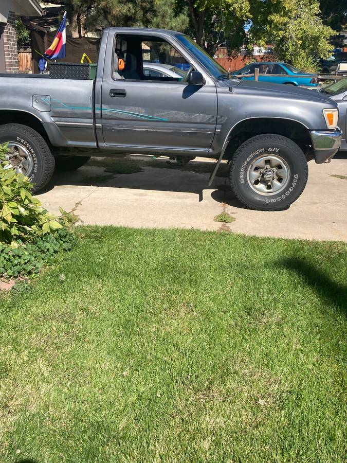 Toyota-truck-1991-grey-1