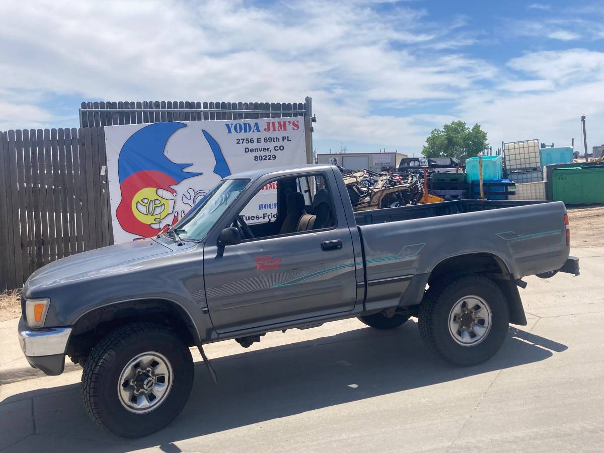 Toyota-truck-1991-grey-4