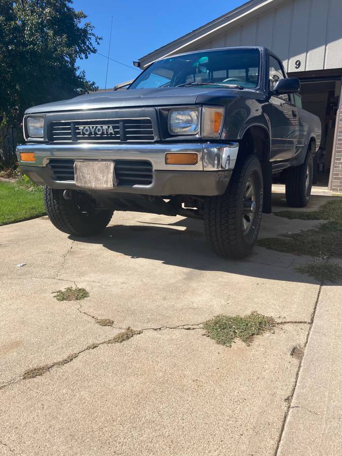 Toyota-truck-1991-grey-5