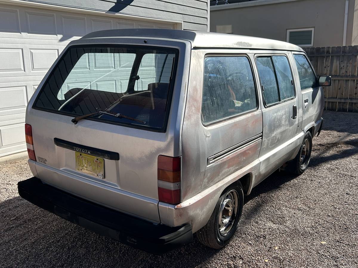 Toyota-van-1985-10