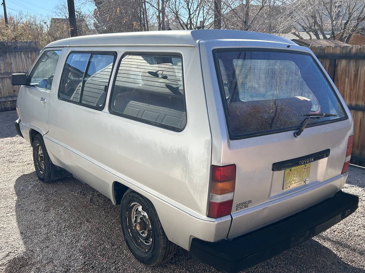 Toyota-van-1985-12