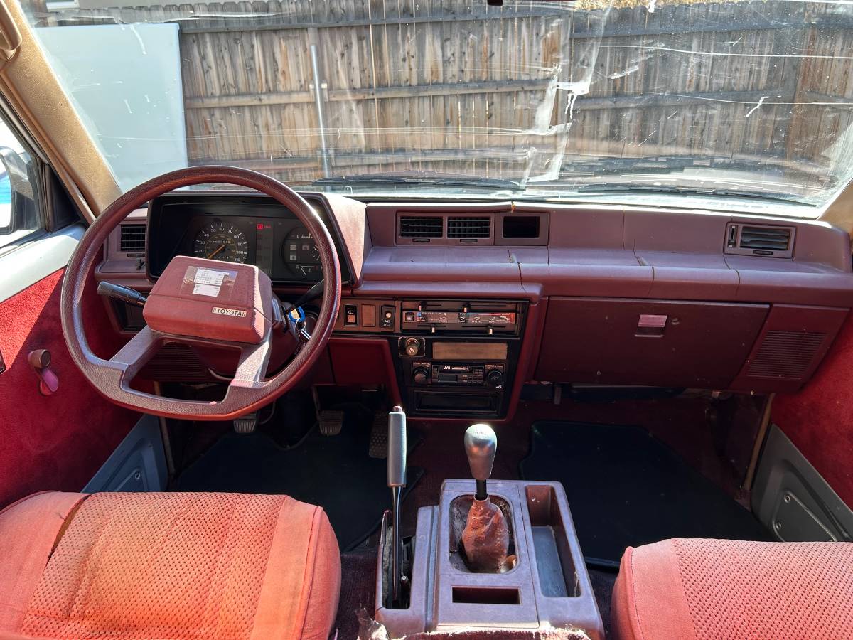Toyota-van-1985-14