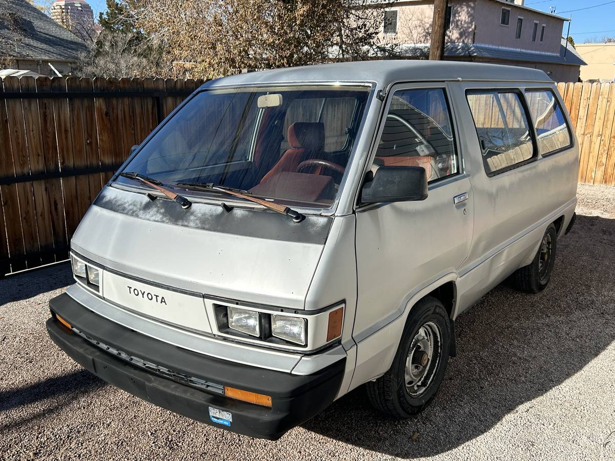 Toyota-van-1985