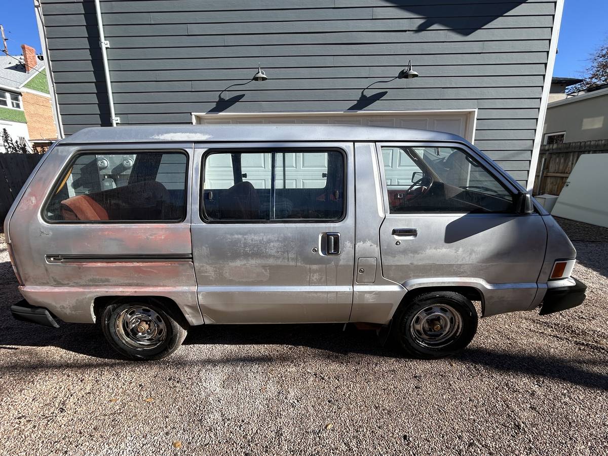 Toyota-van-1985-3