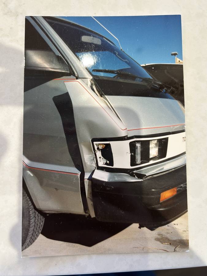 Toyota-van-1985-8