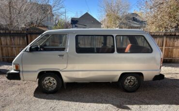 Toyota-van-1985-9